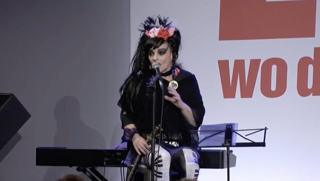 Videovorschaubild Nina Hagen singt 2017 zu einer Veranstaltung der Partei DIE LINKE