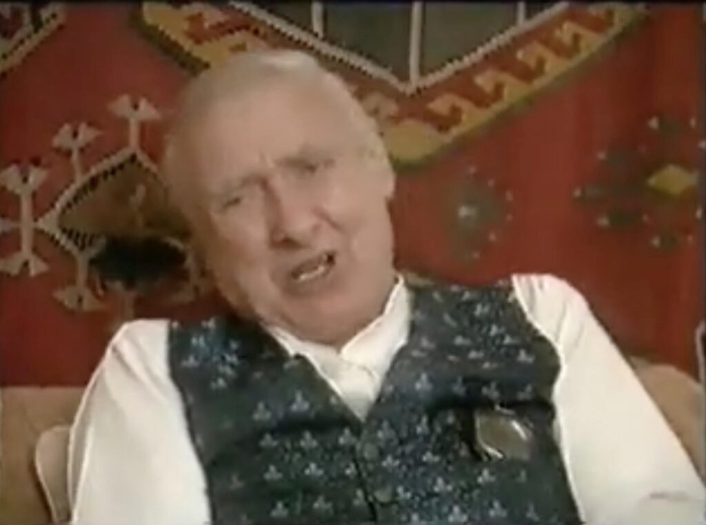 Videovorschaubild – Spike Milligan spricht „The Ning Nang Nong“ am 18.3.1995